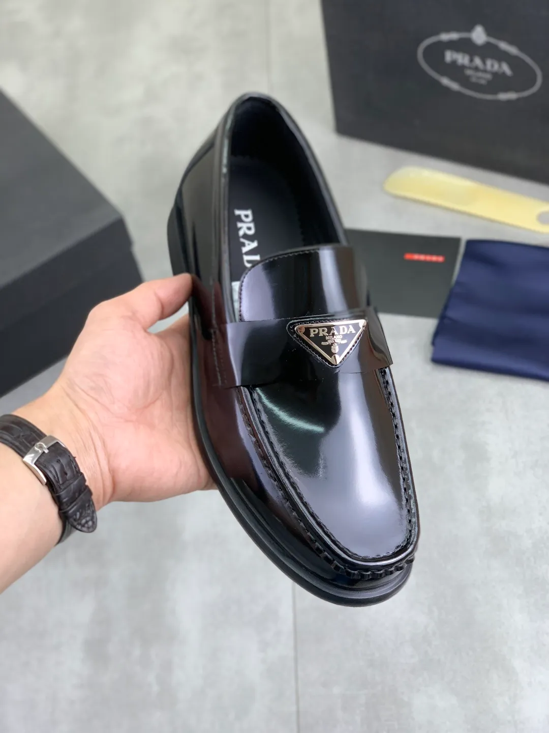 Men's men's shoes P560 new style 💰 💎💎💎 water-dyed cow lining original order quality PRADA —🆘.Prada original order purchasing, high-end business leather shoes, fabric: imported from Italy calfskin ➕ water-dyed cow lining / cowhide lining ➕ special original outsole, fine workmanship, real thing ^_^ Photographed 🎬size: 38-45